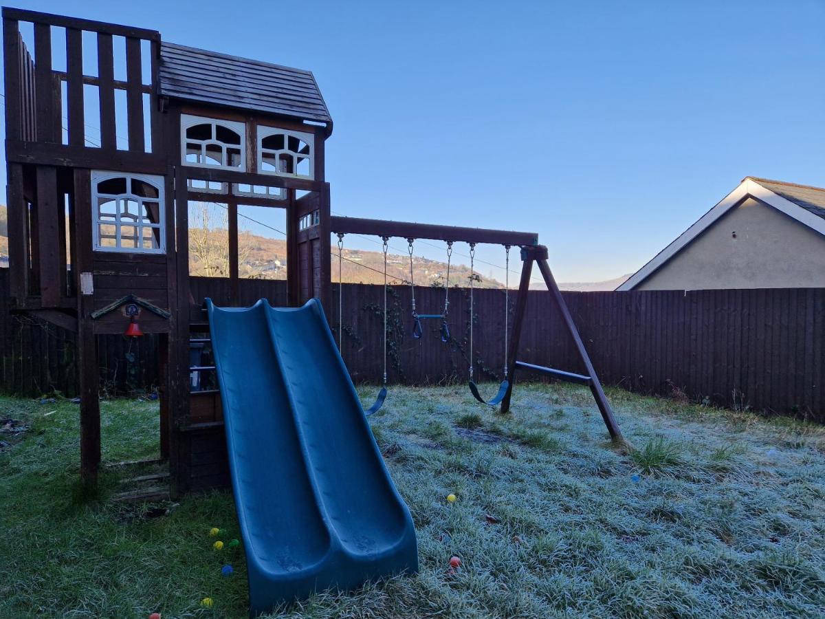 Flat 5. Modern Studio Apartment, Tynte Hotel, Mountain Ash Quakers Yard Экстерьер фото
